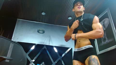 Snapshot of adrian_rae chatting on 12/14/24, 02:53 online show from 12/14/24, 02:53