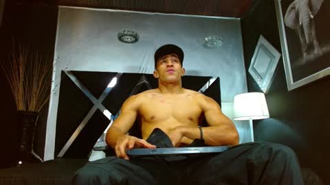 Snapshot of adrian_rae chatting on 12/19/24, 03:30 online show from 12/19/24, 03:30