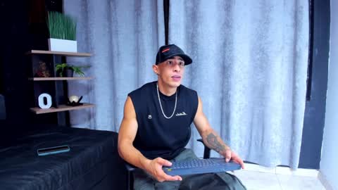 Snapshot of adrian_rae chatting on 01/04/25, 11:43 online show from 01/04/25, 11:43