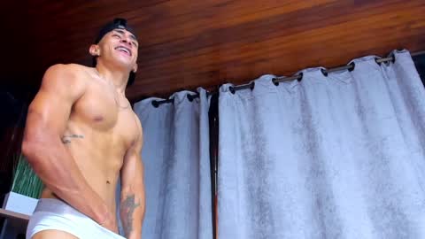 Snapshot of adrian_rae chatting on 01/04/25, 02:46 online show from 01/04/25, 02:46