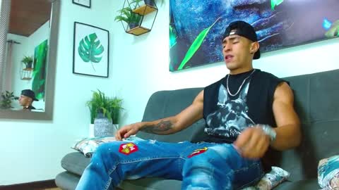 Snapshot of adrian_rae chatting on 01/10/25, 11:43 online show from 01/10/25, 11:43