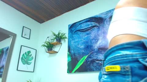 Snapshot of adrian_rae chatting on 01/10/25, 02:45 online show from 01/10/25, 02:45