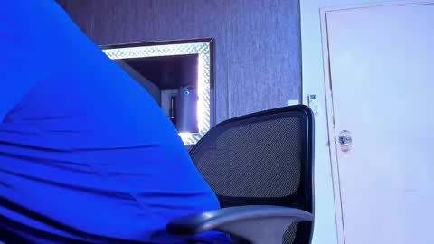 Snapshot of adrian_rae chatting on 01/27/25, 11:43 online show from 01/27/25, 11:43