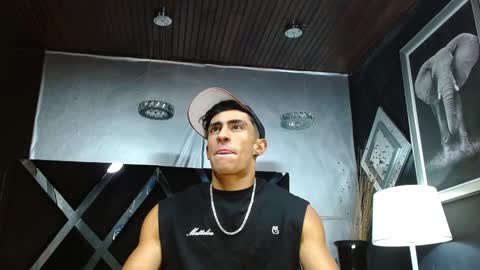 Snapshot of adrian_rae chatting on 01/28/25, 11:28 online show from 01/28/25, 11:28