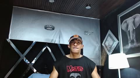 Snapshot of adrian_rae chatting on 01/29/25, 12:02 online show from 01/29/25, 12:02