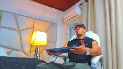 Snapshot of adrian_rae chatting on 02/27/25, 11:31 online show from 02/27/25, 11:31