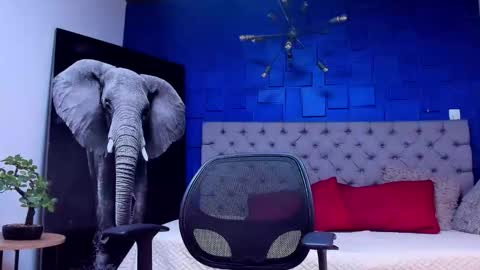 Snapshot of adrian_rae chatting on 09/10/25, 12:32 online show from 09/10/25, 12:32