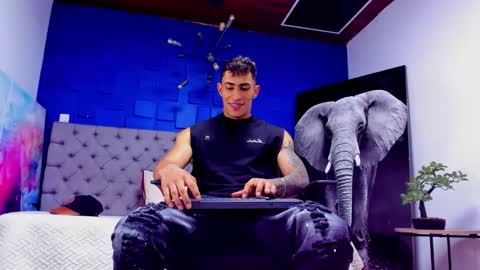 Snapshot of adrian_rae chatting on 09/10/25, 06:19 online show from 09/10/25, 06:19