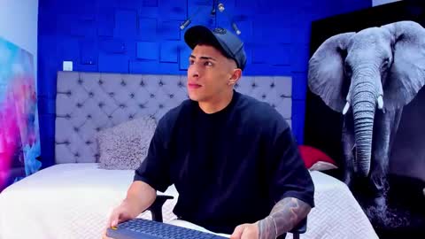 Snapshot of adrian_rae chatting on 09/13/25, 11:43 online show from 09/13/25, 11:43