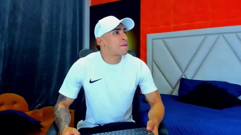 Snapshot of adrian_rae chatting on 09/24/25, 06:11 online show from 09/24/25, 06:11