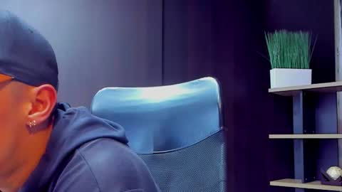 Snapshot of adrian_rae chatting on 09/30/25, 12:26 online show from 09/30/25, 12:26