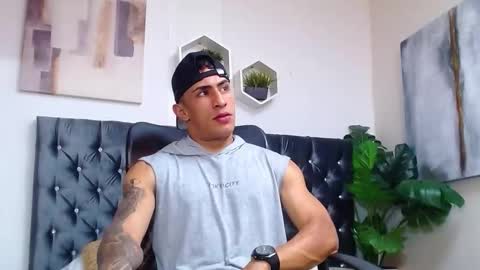 Snapshot of adrian_rae chatting on 10/01/25, 06:14 online show from 10/01/25, 06:14