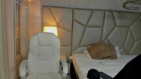 Snapshot of adrian_rae chatting on 10/04/25, 11:52 online show from 10/04/25, 11:52