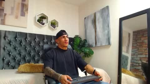 Snapshot of adrian_rae chatting on 10/07/25, 05:43 online show from 10/07/25, 05:43