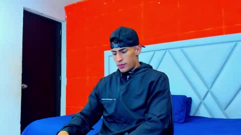 Snapshot of adrian_rae chatting on 10/11/25, 06:06 online show from 10/11/25, 06:06