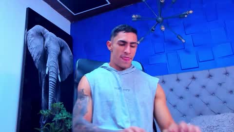 Snapshot of adrian_rae chatting on 11/05/25, 12:54 online show from 11/05/25, 12:54