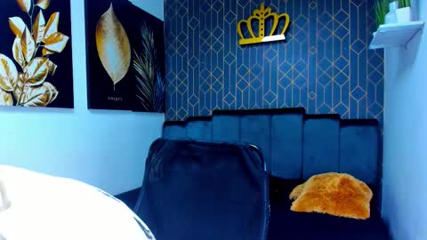 Snapshot of adrian_rae chatting on 11/06/25, 07:04 online show from 11/06/25, 07:04