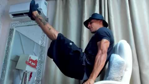 Snapshot of adrian_rae chatting on 12/05/25, 06:15 online show from 12/05/25, 06:15