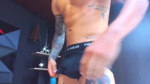 Snapshot of adrian_rae chatting on 12/22/25, 05:54 online show from 12/22/25, 05:54