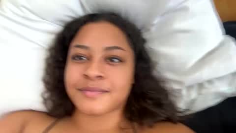 Snapshot of adriana318798 chatting on 02/18/25, 04:59 Princess Adri online show from 02/18/25, 04:59