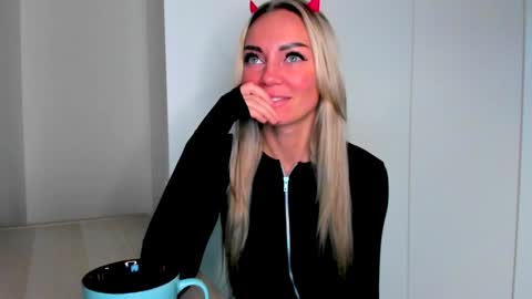 Snapshot of adriana_coy_ chatting on 12/07/24, 01:18 Adriana online show from 12/07/24, 01:18