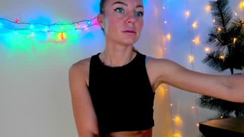 Snapshot of adriana_coy_ chatting on 12/22/24, 10:28 Adriana online show from 12/22/24, 10:28