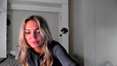 Snapshot of adriana_coy_ chatting on 01/22/25, 12:17 Adriana online show from 01/22/25, 12:17