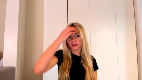 Snapshot of adriana_coy_ chatting on 01/27/25, 12:48 Adriana online show from 01/27/25, 12:48