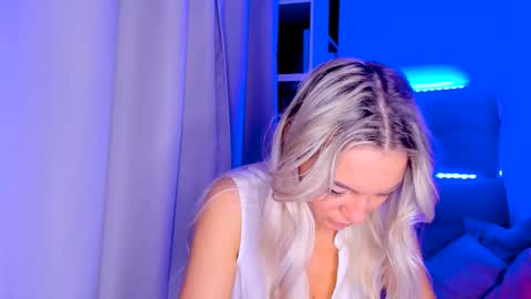 Snapshot of adriana_coy_ chatting on 02/27/25, 05:04 Adriana online show from 02/27/25, 05:04