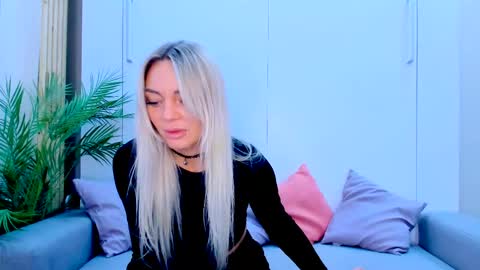 Adriana online show from 03/04/25, 12:22