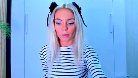 Snapshot of adriana_coy_ chatting on 09/16/25, 11:22 Adriana online show from 09/16/25, 11:22