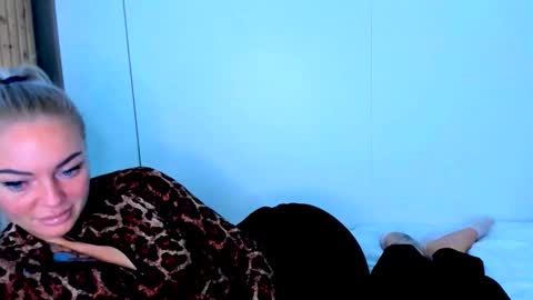 Snapshot of adriana_coy_ chatting on 09/26/25, 06:17 Adriana online show from 09/26/25, 06:17