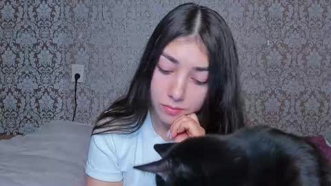 Snapshot of adrianakuiper chatting on 03/13/26, 06:36 Adriana online show from 03/13/26, 06:36