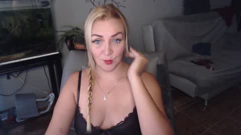 Adriana Paredes  online show from 01/31/25, 11:56