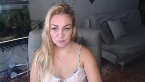 Adriana Paredes  online show from 02/17/25, 12:59