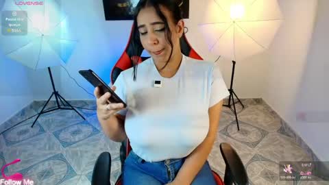 adrianax28 online show from 04/23/26, 08:22