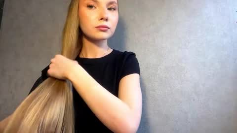 Caroline online show from 04/19/26, 02:27