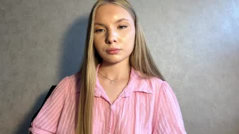 Snapshot of adriannemuldowney chatting on 08/03/26, 03:16 Caroline online show from 08/03/26, 03:16