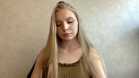 Snapshot of adriannemuldowney chatting on 08/04/26, 03:36 Caroline online show from 08/04/26, 03:36