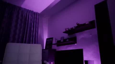 Snapshot of adrianohunt chatting on 11/14/25, 07:56 Adriano online show from 11/14/25, 07:56