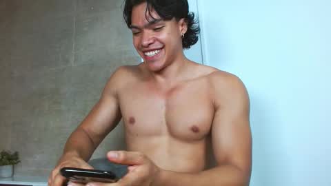 adriel_escalante online show from 11/02/25, 03:42