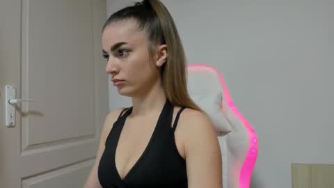 Snapshot of adventurina chatting on 11/25/25, 11:43 adventurina online show from 11/25/25, 11:43