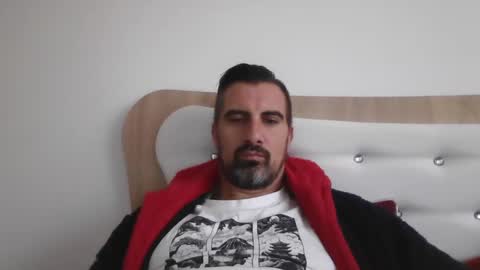 Snapshot of adyyyyyyyyyy35 chatting on 10/16/25, 08:37 Adrian online show from 10/16/25, 08:37