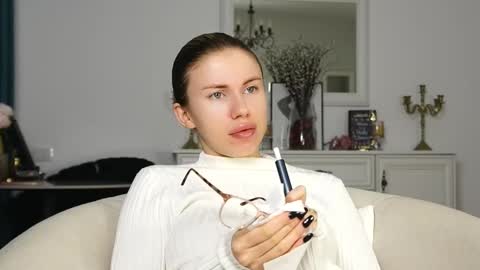 Snapshot of aelia_anara chatting on 10/12/25, 04:11 Aelia online show from 10/12/25, 04:11