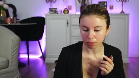 Snapshot of aelia_anara chatting on 11/01/25, 03:30 Aelia online show from 11/01/25, 03:30