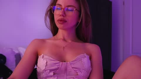 Snapshot of aelia_anara chatting on 06/15/26, 05:09 Aelia online show from 06/15/26, 05:09