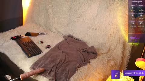Snapshot of aestetic_boyy chatting on 01/04/25, 09:20 Fred and Dilan online show from 01/04/25, 09:20