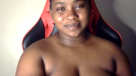 Snapshot of african001 chatting on 09/24/25, 04:16 stella online show from 09/24/25, 04:16
