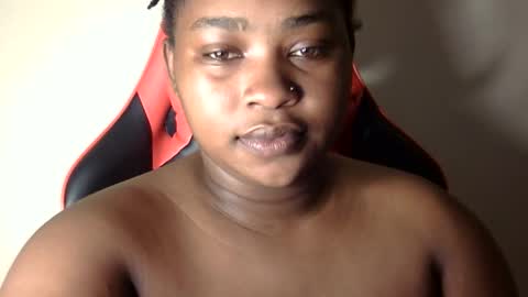Snapshot of african001 chatting on 10/12/25, 06:18 stella online show from 10/12/25, 06:18