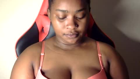 Snapshot of african001 chatting on 10/13/25, 03:12 stella online show from 10/13/25, 03:12